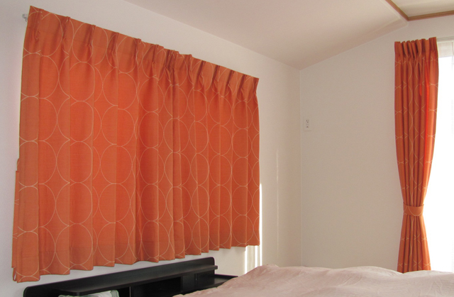 練馬区H様邸の寝室【ミッドセンチュリー】のオーダーカーテンの施工例